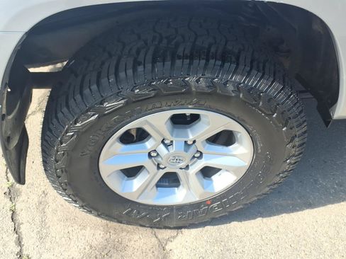 Used 2020 Toyota 4Runner SR5 Premium w/ Moonroof Package AWD/4WD image 6