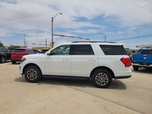 Used 2024 Ford Expedition XLT AWD/4WD image 4