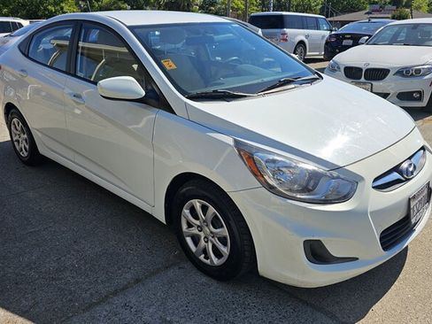 Used 2014 Hyundai Accent GLS FWD image 2
