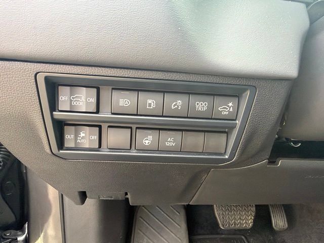 Certified 2025 Toyota Sequoia Platinum AWD/4WD image 7