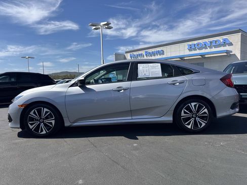 Certified 2017 Honda Civic EX-T image 2