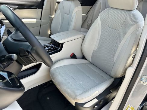 Used 2023 Buick Envision Preferred FWD image 19