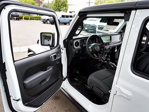 New 2025 Jeep Gladiator Willys image 47