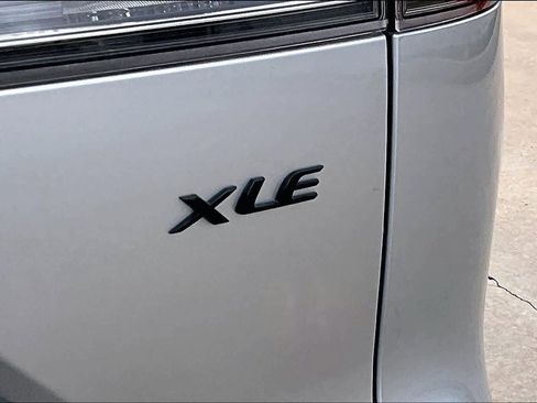 Used 2025 Toyota Corolla Cross XLE w/ Convenience Package image 10