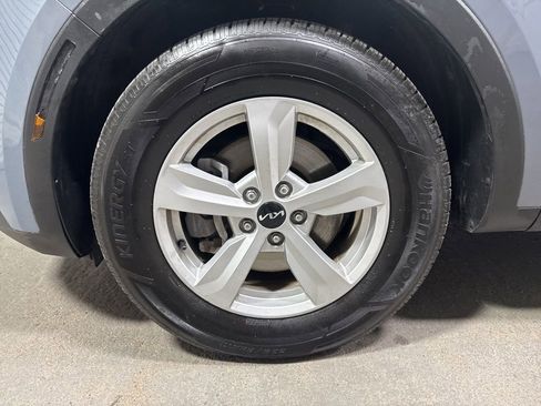 Used 2023 Kia Sorento LX image 32