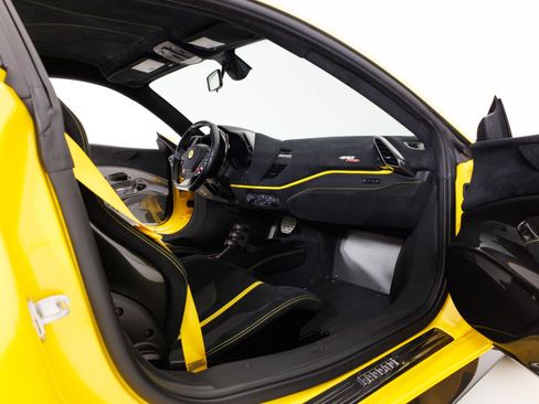 Used 2020 Ferrari 488 Pista image 30