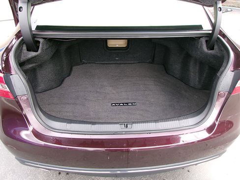 Used 2017 Toyota Avalon XLE image 14