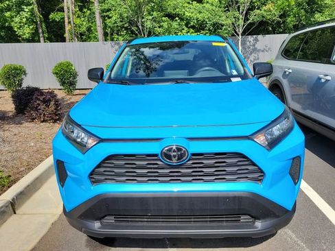 Used 2021 Toyota RAV4 LE FWD image 2