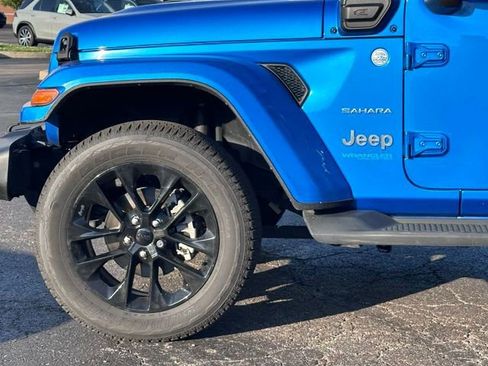 Used 2021 Jeep Wrangler Unlimited Sahara w/ Cold Weather Group AWD/4WD image 7