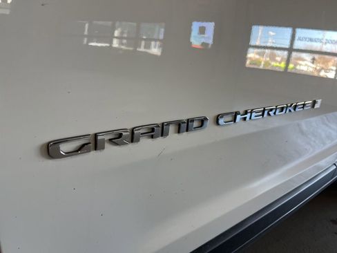 Used 2023 Jeep Grand Cherokee Laredo w/ Luxury Tech Group I image 8