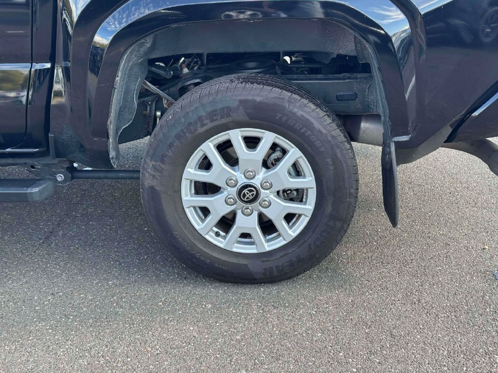 Used 2025 Toyota Tacoma SR5 AWD/4WD image 11