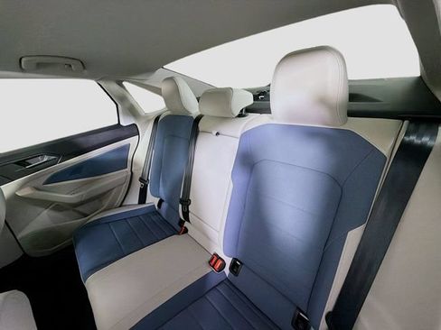 Used 2025 Volkswagen Jetta SE FWD image 22