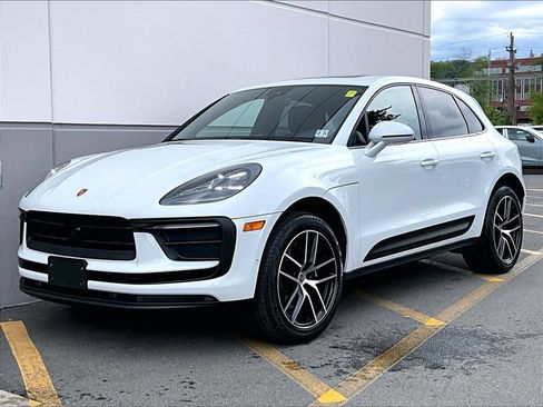 Certified 2026 Porsche Macan AWD/4WD image 1
