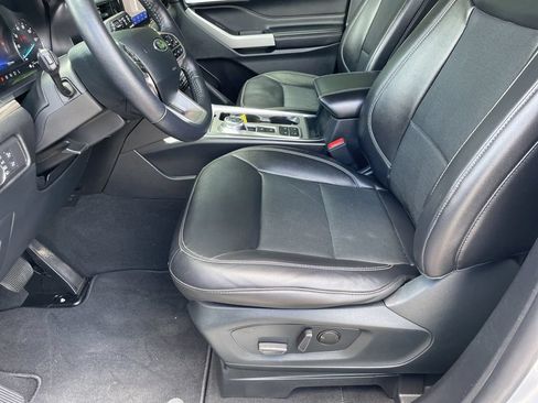 Used 2021 Ford Explorer Limited RWD image 9