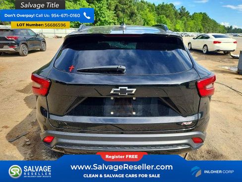 Used 2024 Chevrolet Trax RS w/ Sunroof Package FWD image 8