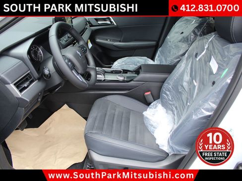 New 2025 Mitsubishi Outlander SE image 12