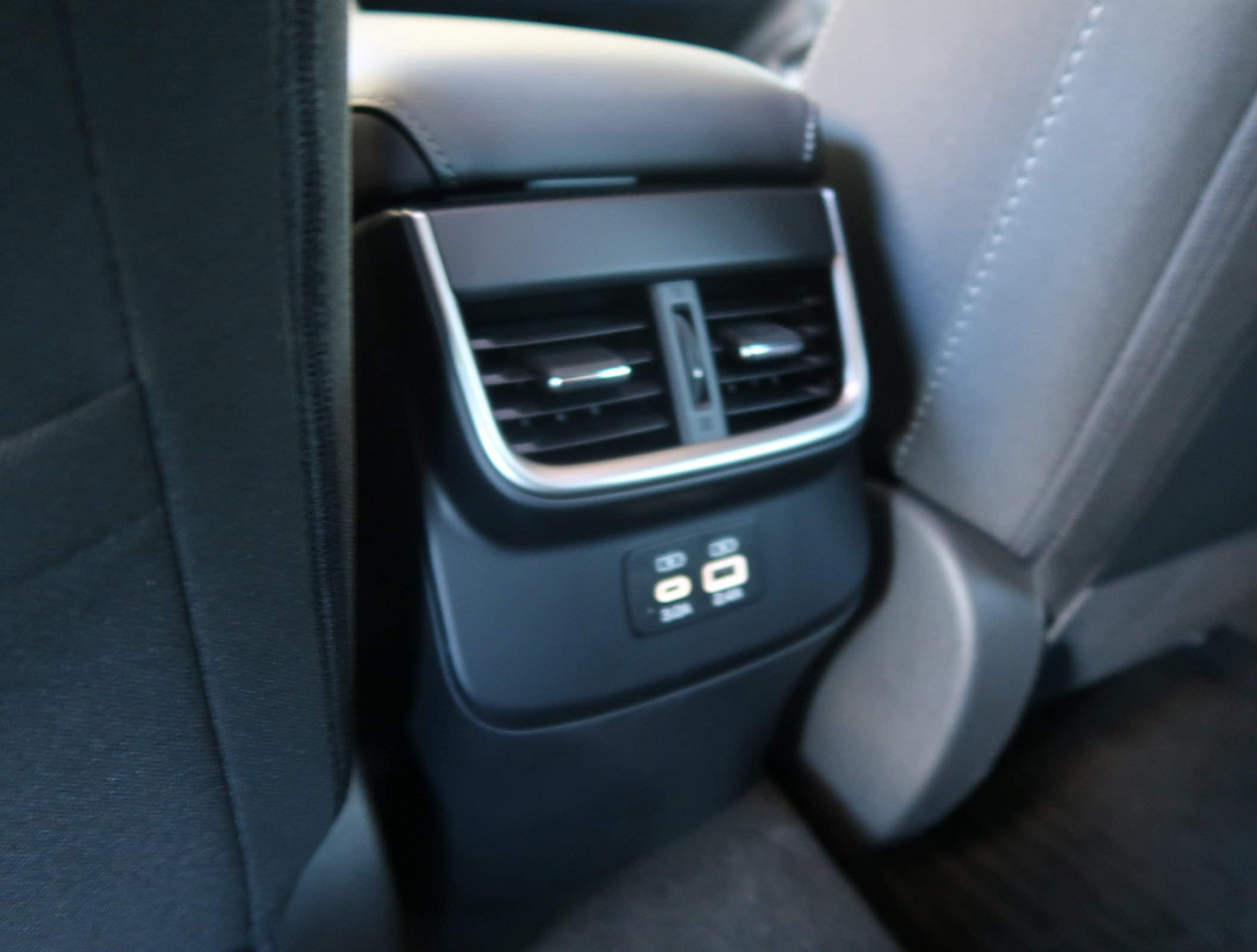 Used 2024 Subaru Outback Premium AWD/4WD image 32