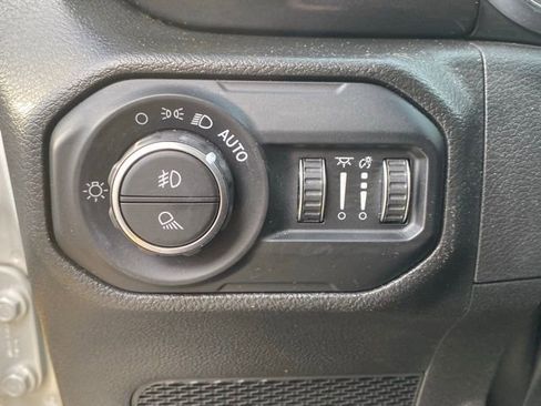 Used 2022 Jeep Gladiator Sport AWD/4WD image 16