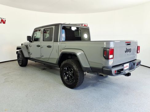 Used 2021 Jeep Gladiator Sport AWD/4WD image 4