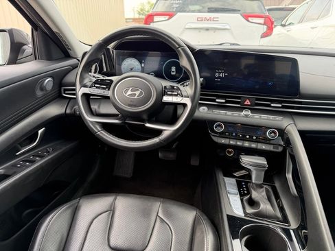 Used 2024 Hyundai Elantra Limited image 12