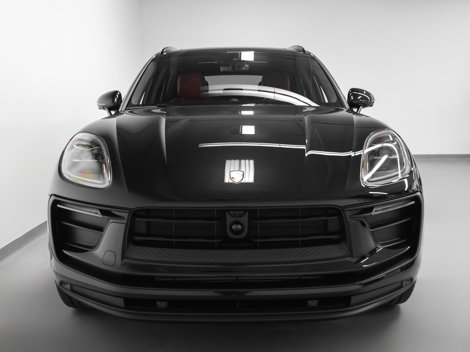 Certified 2026 Porsche Macan AWD/4WD image 8