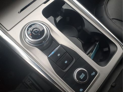 Certified 2022 Ford Explorer XLT w/ Equipment Group 202A image 20