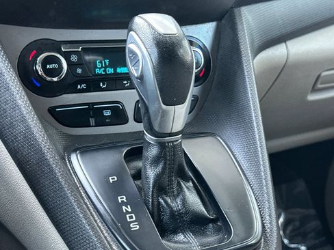 Used 2014 Ford Transit Connect XLT image 18