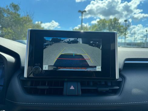 Used 2025 Toyota RAV4 XLE image 17