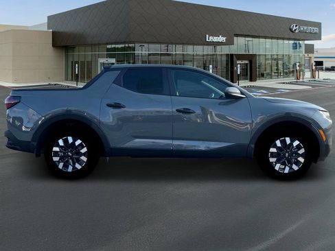 Certified 2025 Hyundai Santa Cruz SE FWD image 9