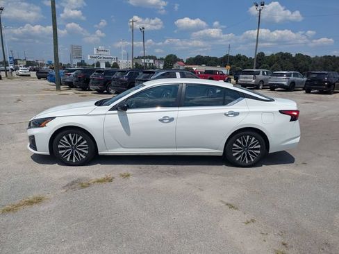 Used 2025 Nissan Altima 2.5 SV FWD image 6