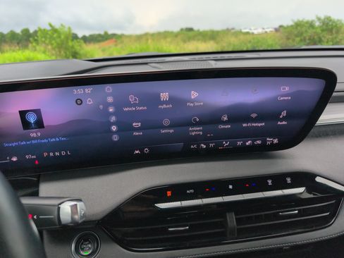 Used 2025 Buick Enclave Preferred FWD image 21