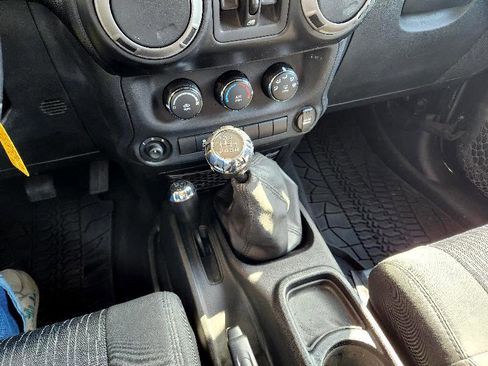 Used 2012 Jeep Wrangler Unlimited Sport image 13