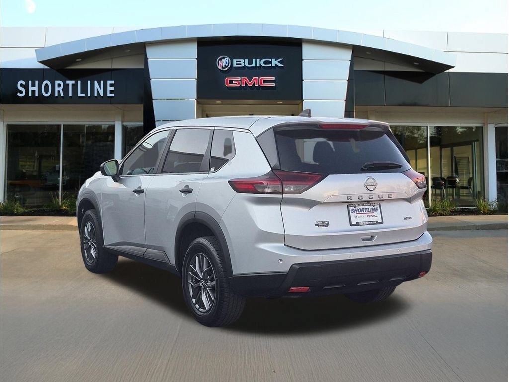 Used 2024 Nissan Rogue S AWD/4WD image 5