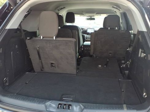 Used 2023 Ford Explorer XLT AWD/4WD image 7