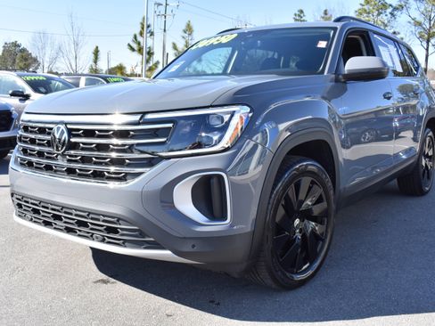 Used 2025 Volkswagen Atlas SE image 5