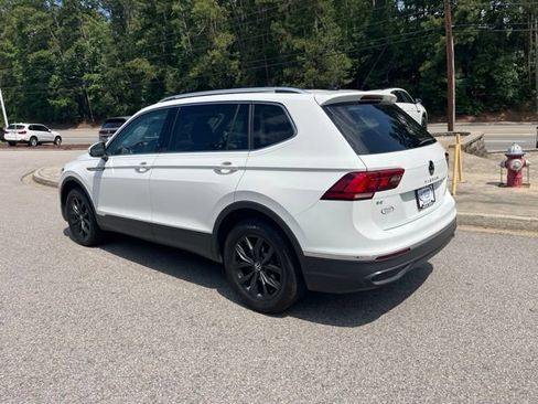 Used 2024 Volkswagen Tiguan SE AWD/4WD image 37