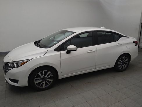 Used 2024 Nissan Versa SV FWD image 2