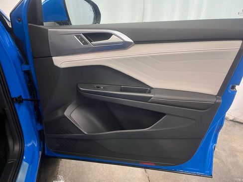 New 2025 Volkswagen Taos SEL image 11