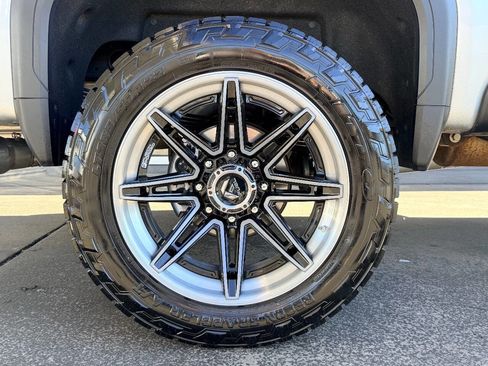 Used 2023 GMC Sierra 2500 Denali w/ Denali Ultimate Package image 10