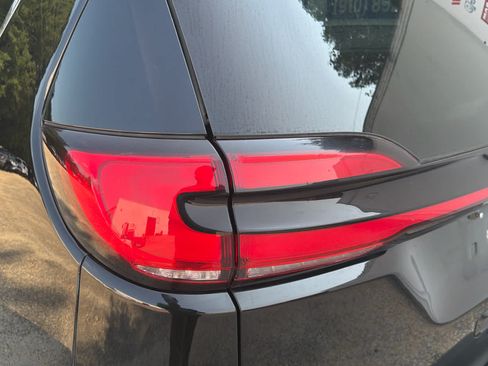 Used 2024 Chrysler Pacifica Touring-L FWD image 15