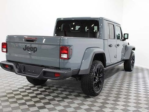 Used 2025 Jeep Gladiator Sport AWD/4WD image 6