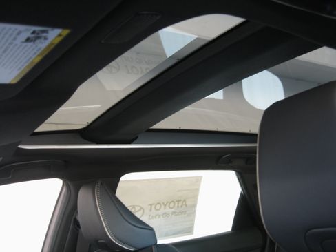 New 2025 Toyota Crown Signia image 3