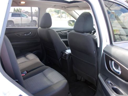Used 2019 Nissan Rogue SV w/ Sun & Sound Touring Package FWD image 15