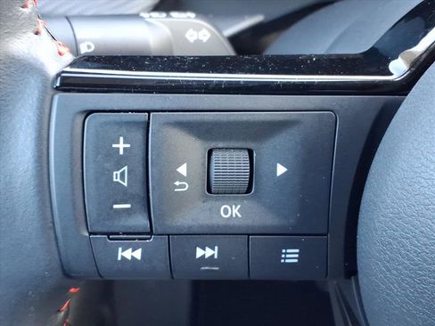 Used 2025 Nissan Kicks SR image 25