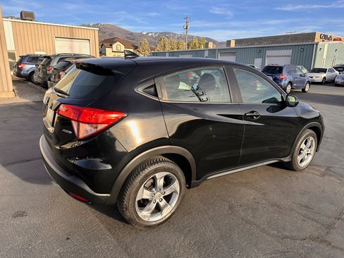 Used 2018 Honda HR-V LX image 3