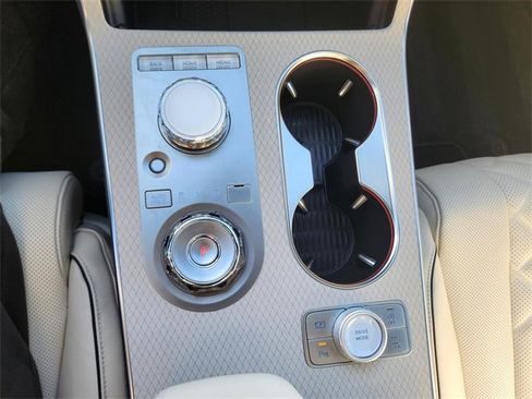 Used 2025 Genesis GV80 3.5T Prestige image 15
