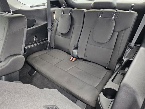 Used 2021 Ford Explorer XLT image 35