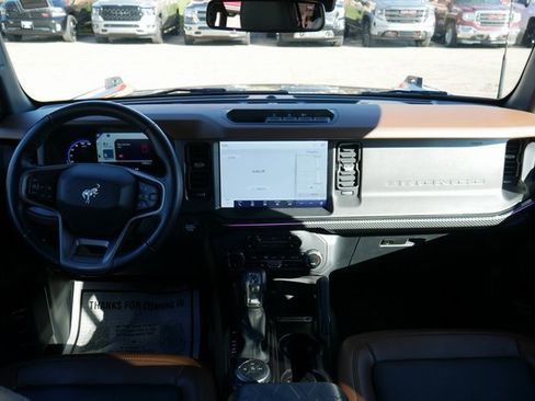 Used 2024 Ford Bronco Outer Banks image 6