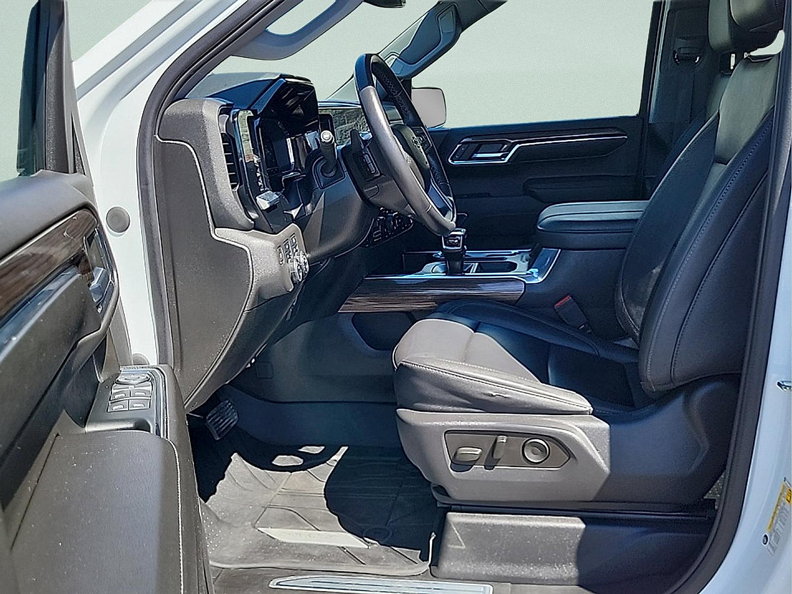 Used 2023 Chevrolet Silverado 1500 RST w/ Convenience Package II AWD/4WD image 13
