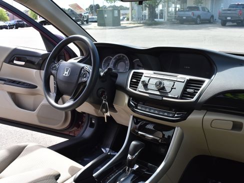 Used 2017 Honda Accord LX image 30